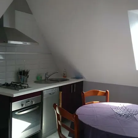 Les De Lyly Lejlighed